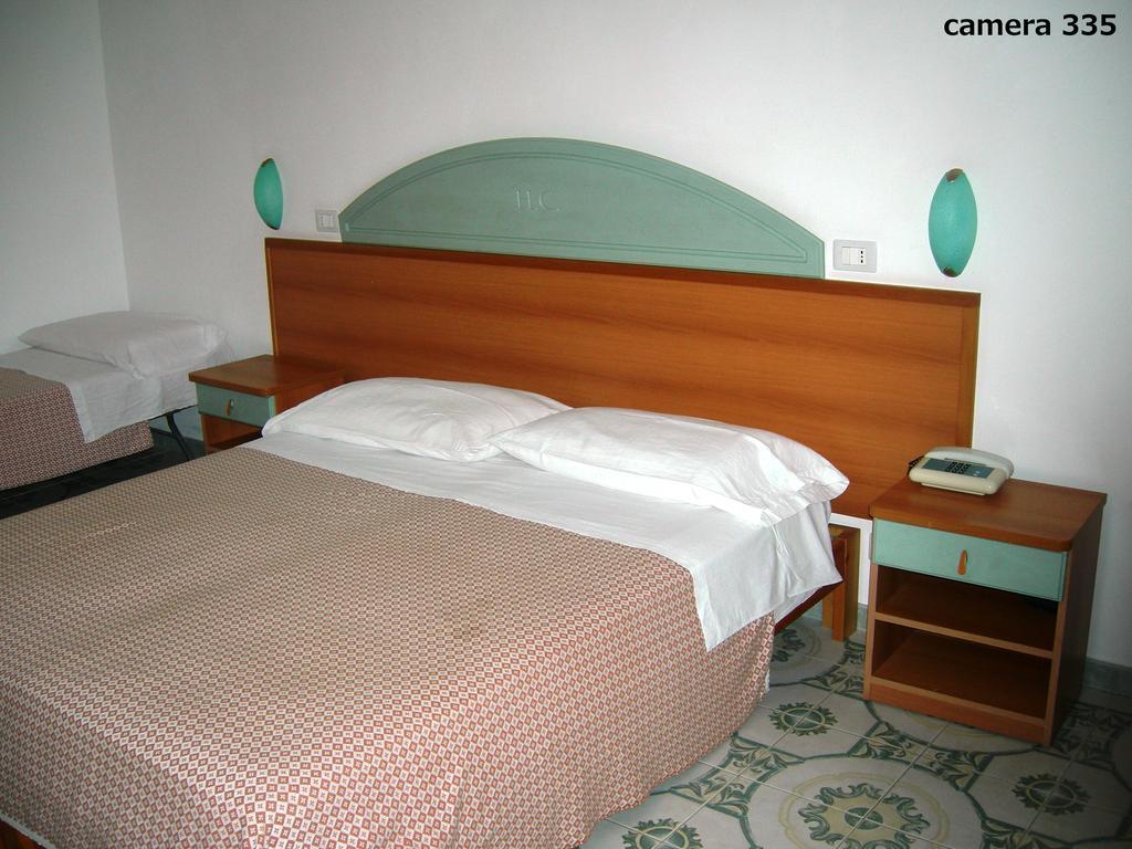Hotel Castiglione Forio di Ischia Camera foto