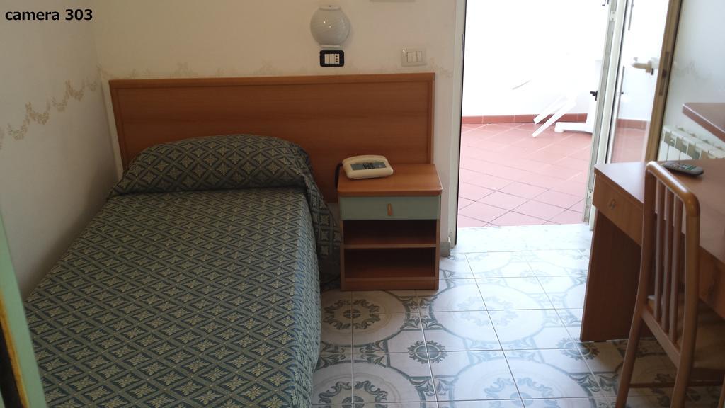 Hotel Castiglione Forio di Ischia Camera foto